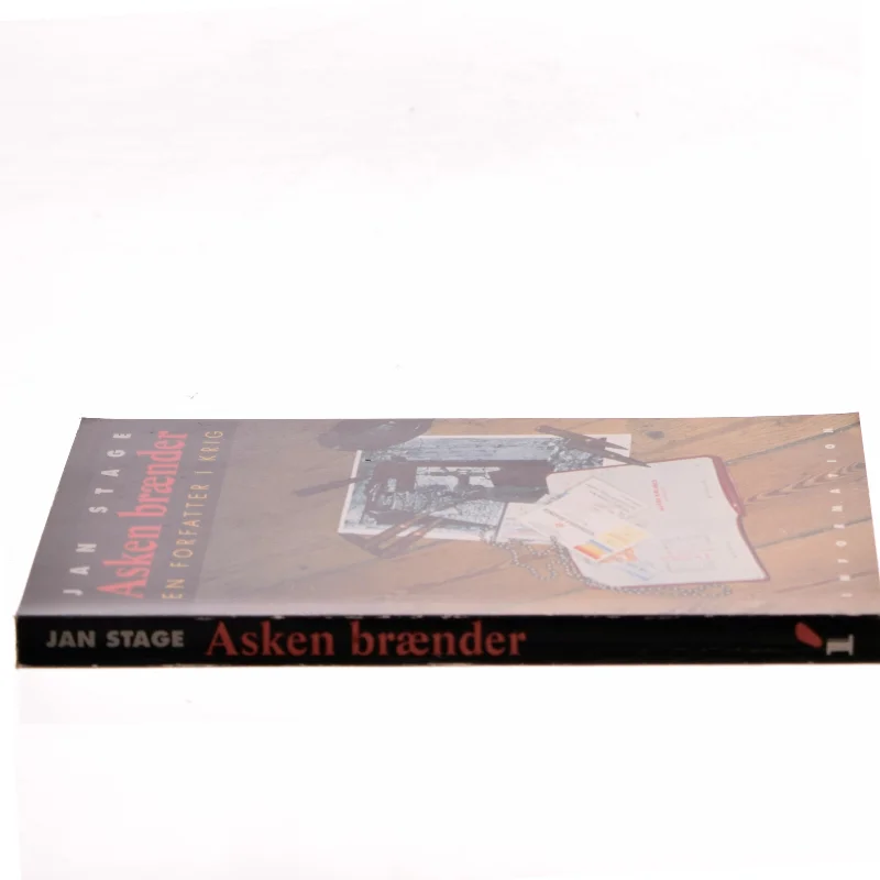 Asken brænder af Jan Stage (Bog)