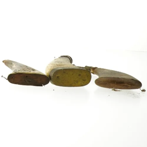 Tre antikke krudthorn (str. 21 cm)