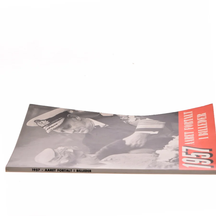1957 Året fortalt i billeder bog fra Illustrationsforlaget (Bog)