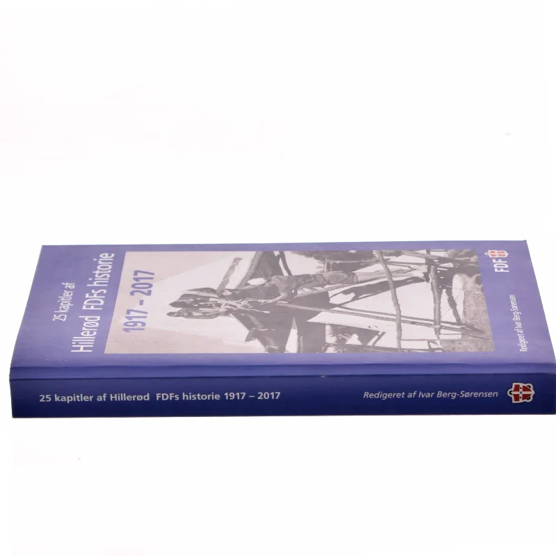 25 kapitler af Hillerød FDFs historie 1917 – 2017 af Redigeret af Ivar Berg-Sørensen (Bog)
