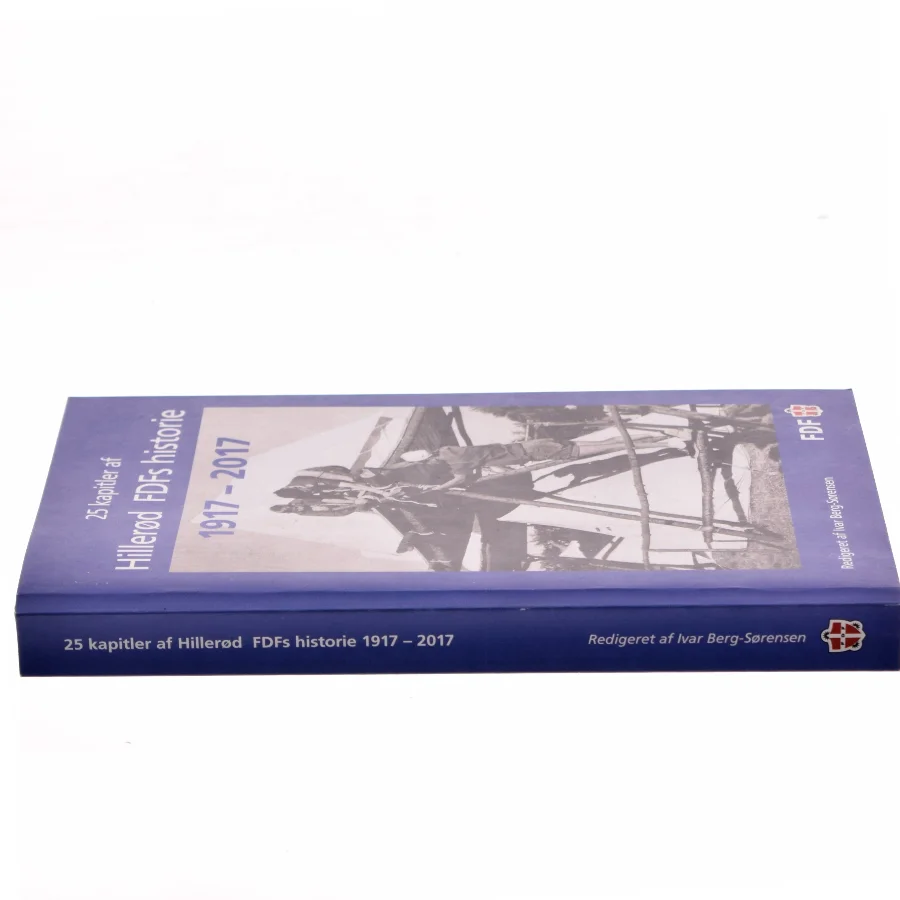 25 kapitler af Hillerød FDFs historie 1917 – 2017 af Redigeret af Ivar Berg-Sørensen (Bog)