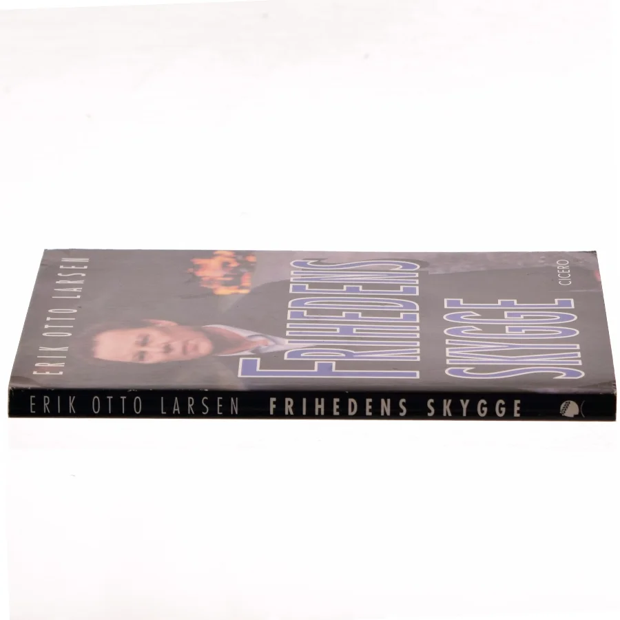 Frihedens skygge af Erik Otto Larsen (f. 1931) (Bog)