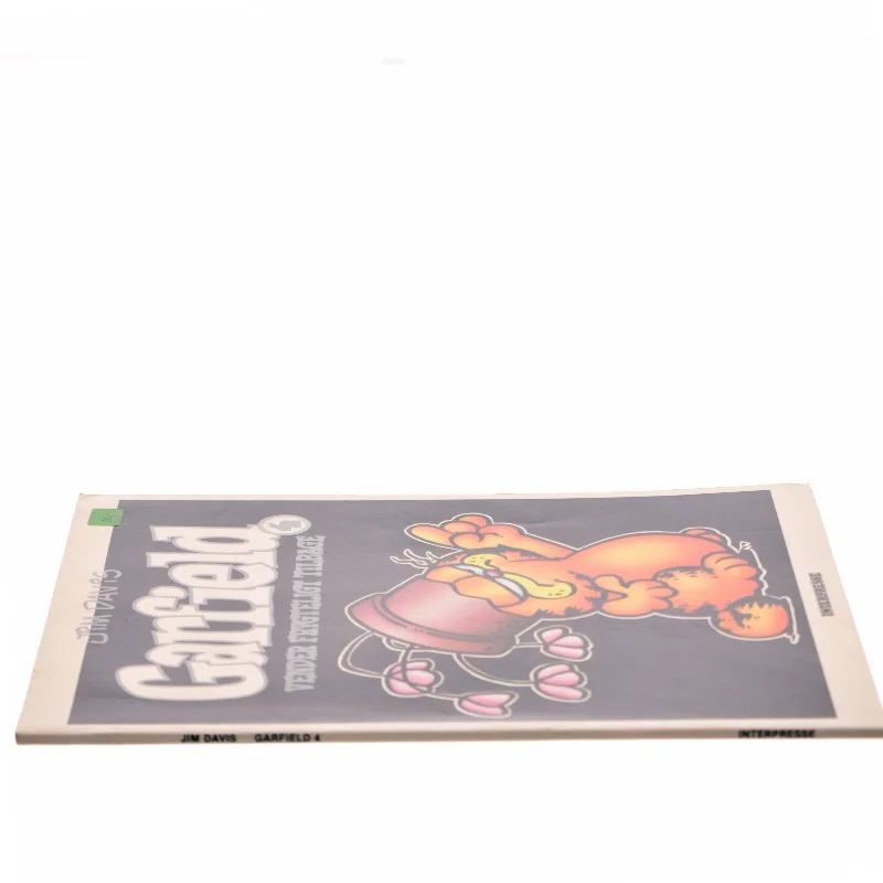 Garfield vender frygteligt tilbage af Jim Davis (Bog)