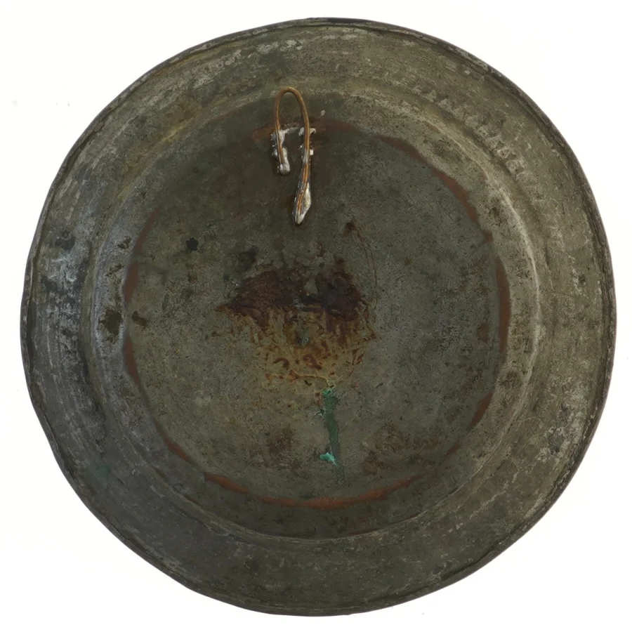 Dekorativ antik må metalbakke (str. 23,5 cm)
