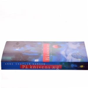 På knivens æg : roman af Anne Chaplin Hansen (Bog)