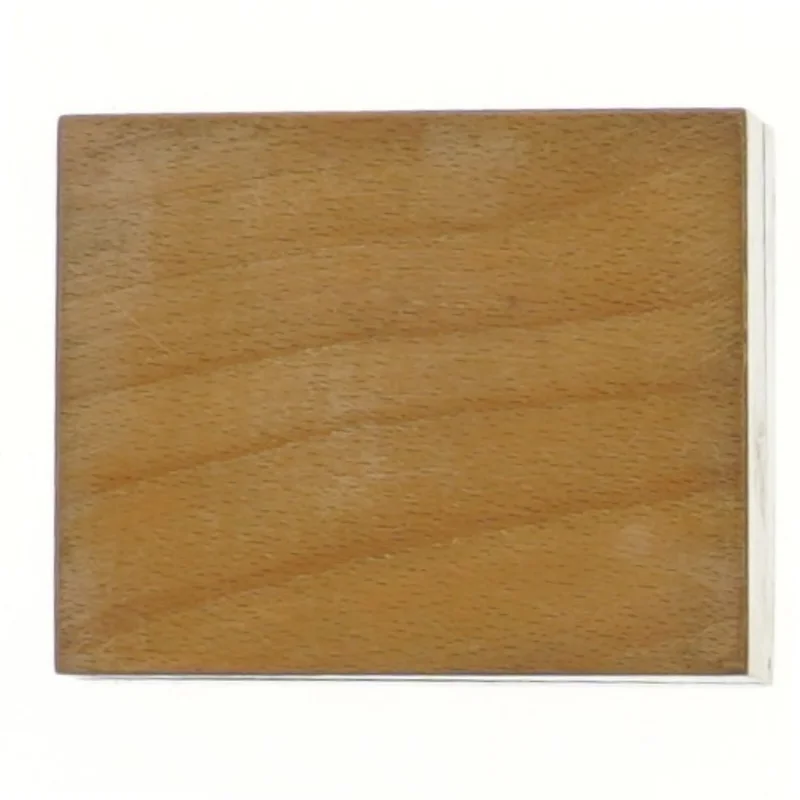 Trææske med indlagte træfigurer (str. 10x8x3,5 cm)