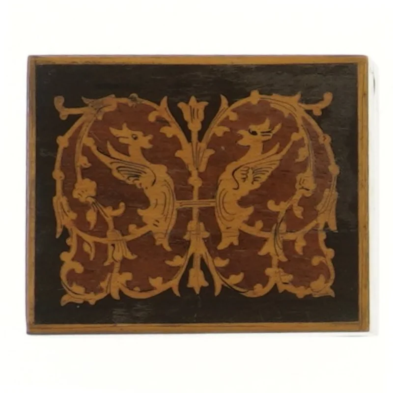 Trææske med indlagte træfigurer (str. 10x8x3,5 cm)