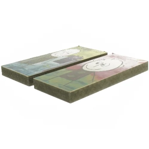 To vægdekorationer med tegninger fra Marianne Hougaard (str. 20x9,5 cm)