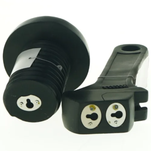 2 knager til vægmontering fra Cado (str. 26 x 9 cm og, 11 x 10 cm)