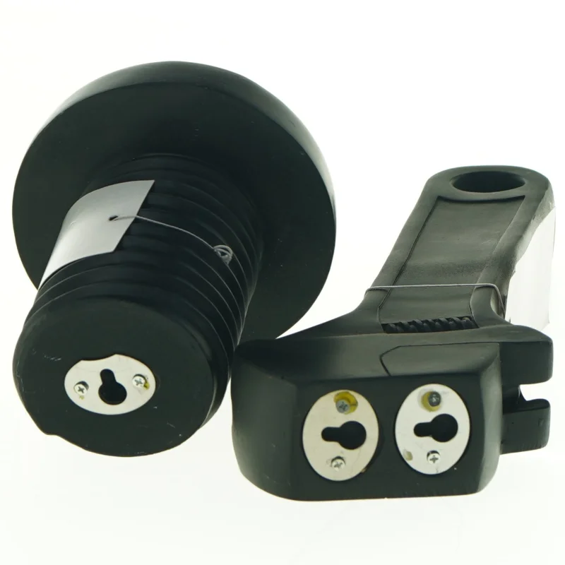 2 knager til vægmontering fra Cado (str. 26 x 9 cm og, 11 x 10 cm)