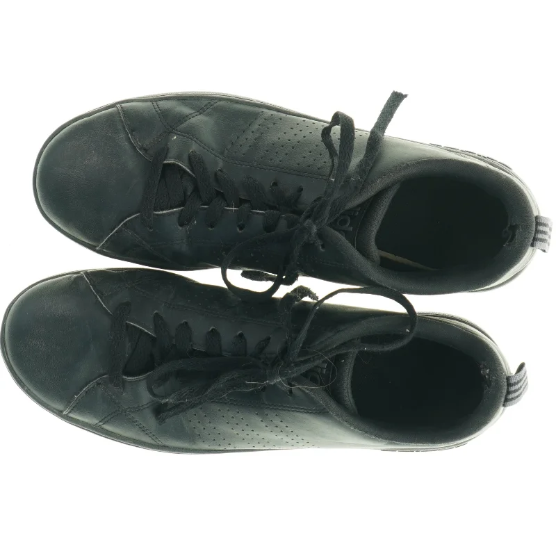 Sorte sneakers fra Adidas (str. 40 2/3)