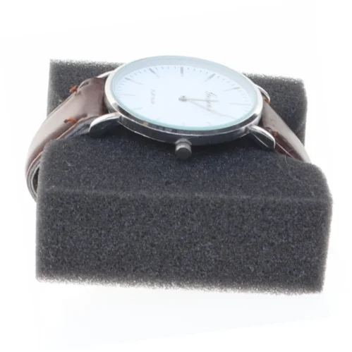 Brun læderrem ur fra Geneva (str. 24 cm)