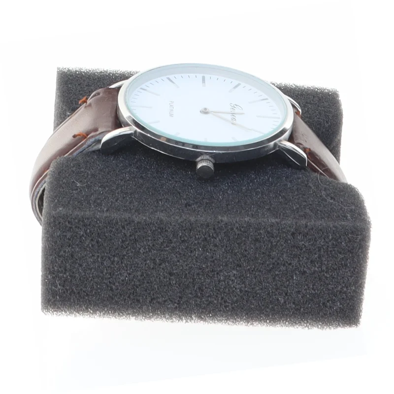 Brun læderrem ur fra Geneva (str. 24 cm)