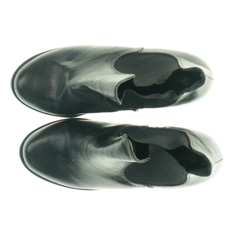 Sorte ankelstøvler med hæl (str. 40)