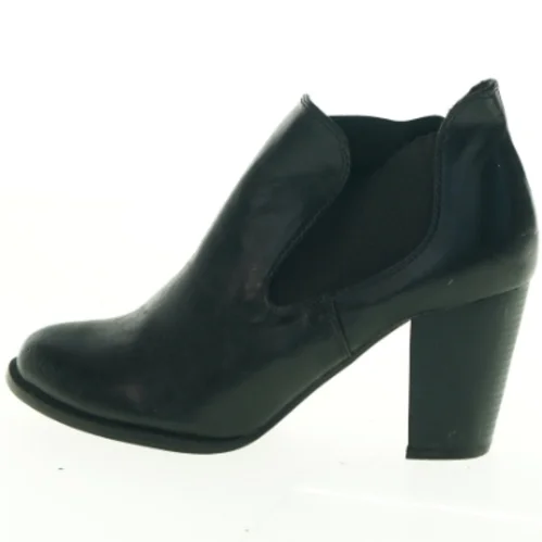 Sorte ankelstøvler med hæl (str. 40)