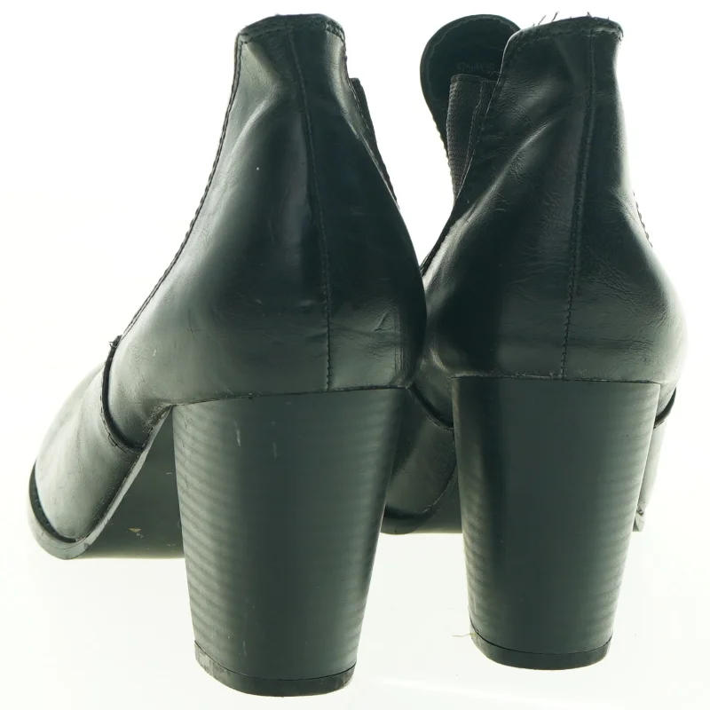 Sorte ankelstøvler med hæl (str. 40)