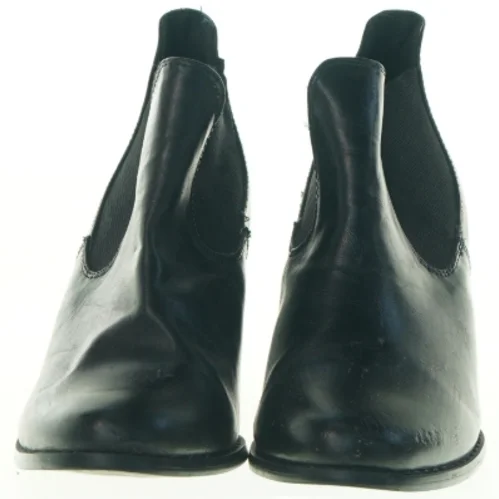 Sorte ankelstøvler med hæl (str. 40)