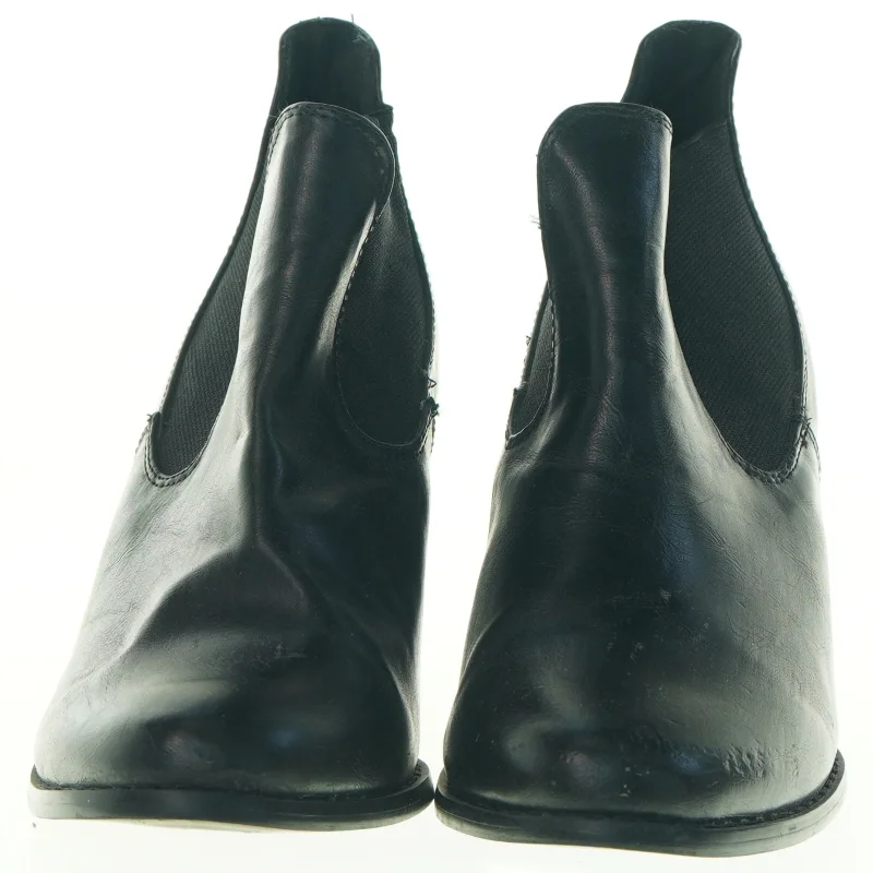 Sorte ankelstøvler med hæl (str. 40)