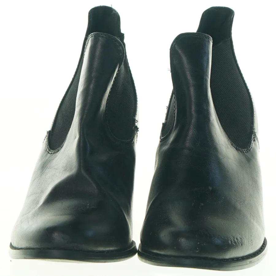 Sorte ankelstøvler med hæl (str. 40)