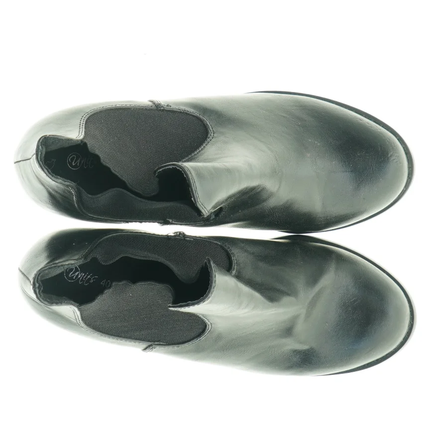 Sorte ankelstøvler med hæl (str. 40)