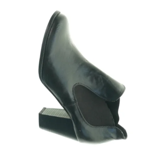 Sorte ankelstøvler med hæl (str. 40)