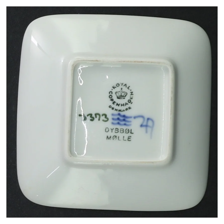Royal Copenhagen Dybbøl Mølle askebæger fra Royal Copenhagen (str. 10,5 x 10,5 cm)