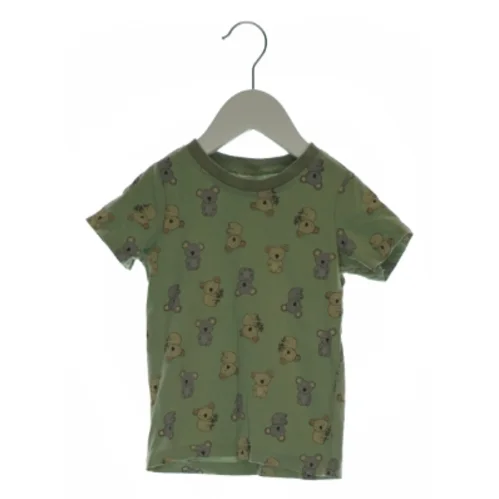 Sæt med T shirt og shorts fra H&M (str. 86)