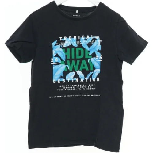Sort T-shirt med print fra Name It (str. 134)