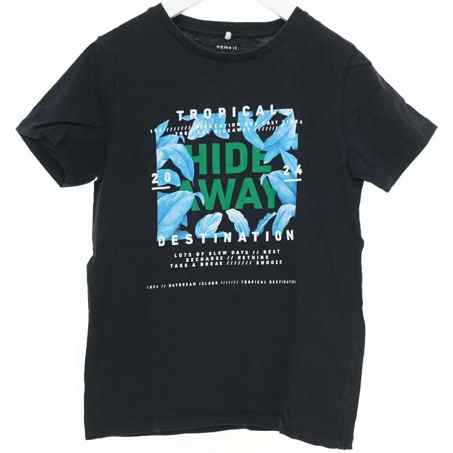 Sort T-shirt med print fra Name It (str. 134)