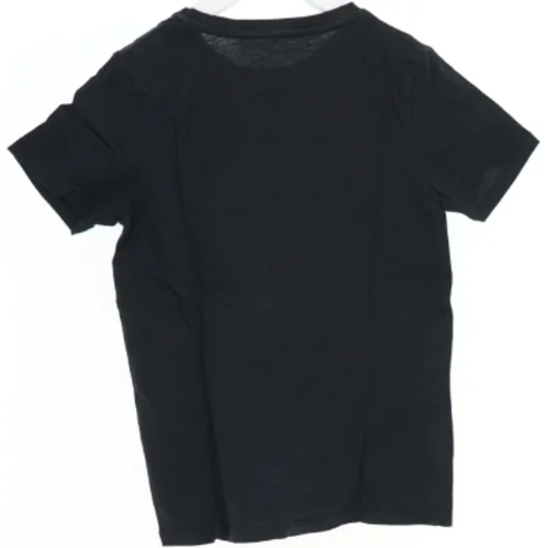 Sort T-shirt med print fra Name It (str. 134)