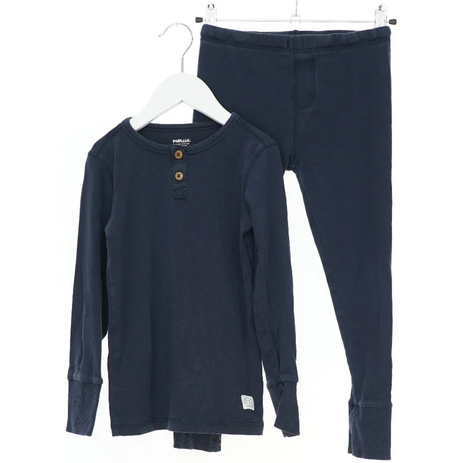Mørkeblåt sæt med trøje og leggins fra Pomp de Lux (str. 122)