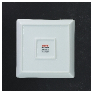 Kvadratiske tallerkener i porcelæn fra Aida (str. 15x15 cm)