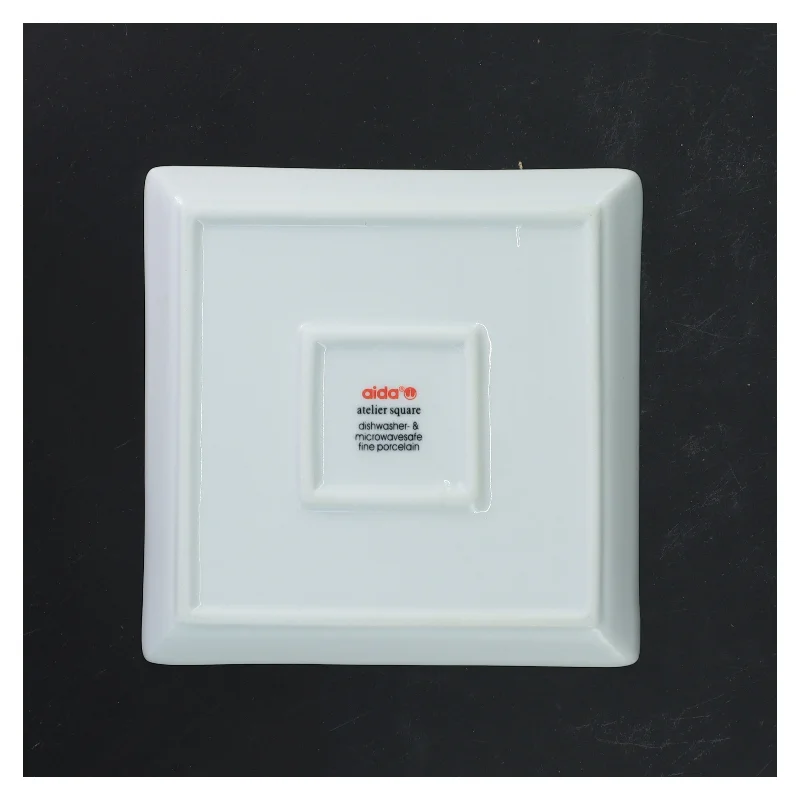 Kvadratiske tallerkener i porcelæn fra Aida (str. 15x15 cm)