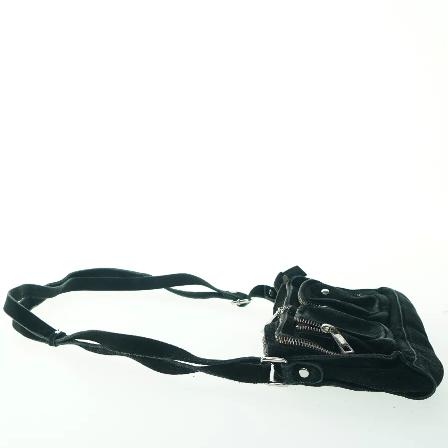 Sort skuldertaske med lommer fra Nunoo (str. 25x15 cm)