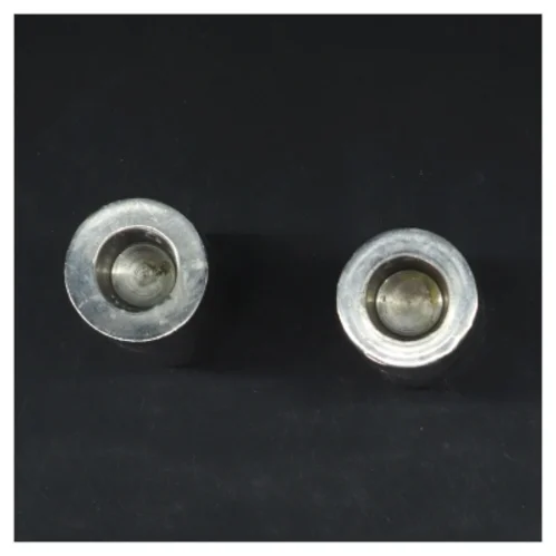 Sæt af metal lysestager (str. 8,5 cm)