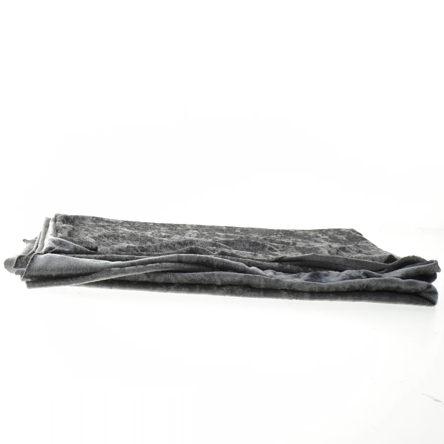 Grå velour dug (str. 156x110 cm)