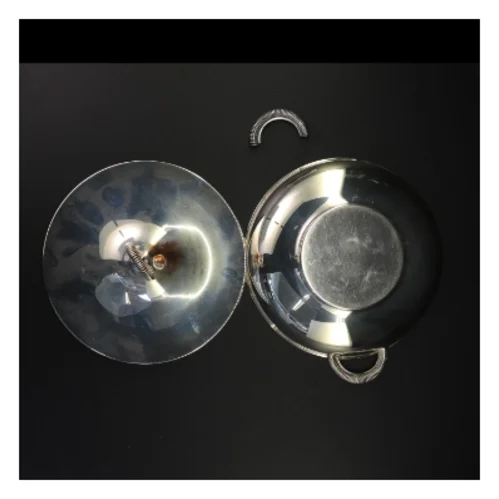 Sølvfarvet terrinemed låg (str. 25 x 22 cm)