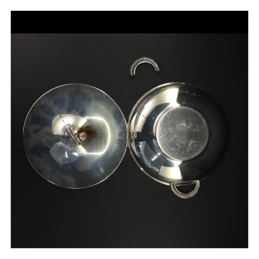 Sølvfarvet terrinemed låg (str. 25 x 22 cm)