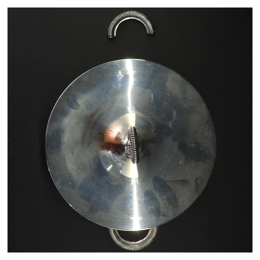 Sølvfarvet terrinemed låg (str. 25 x 22 cm)