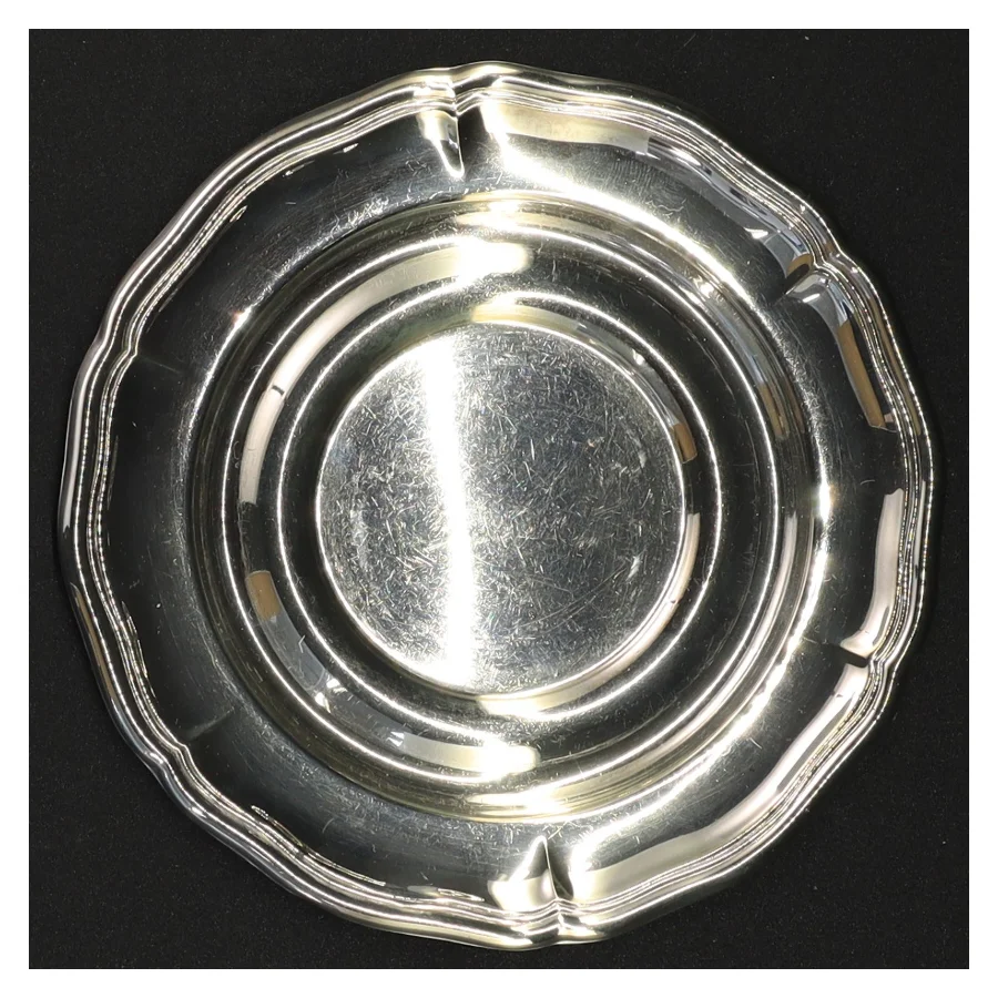 Sølvfarvet tallerken (str. 14 cm)