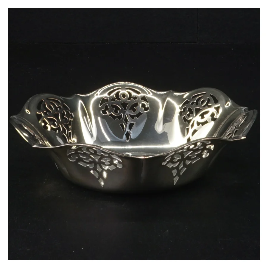 Sølvfarvet metal bakke (str. 15 x 4 cm)
