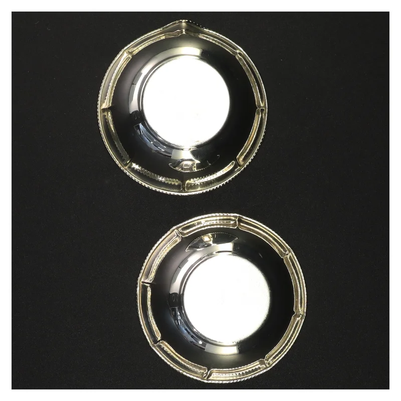 Sølvfarvede metalskåle (str. 9 x 4 cm)