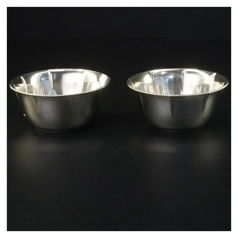 Sølvfarvede metalskåle (str. 9 x 4 cm)