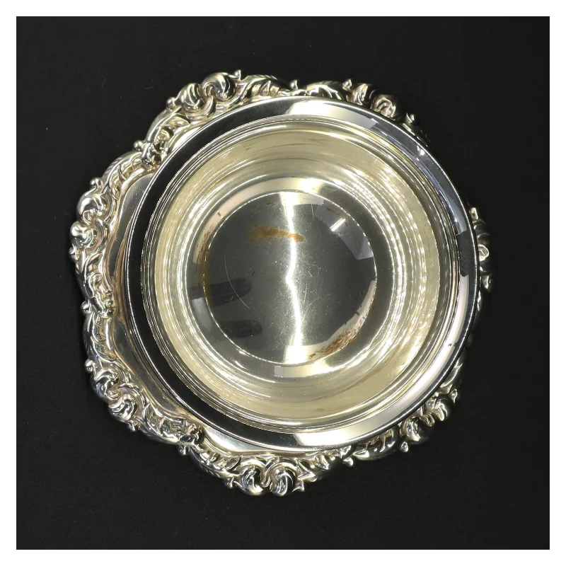 Sølvfarvet serveringsskål (str. 16 x 10 cm)