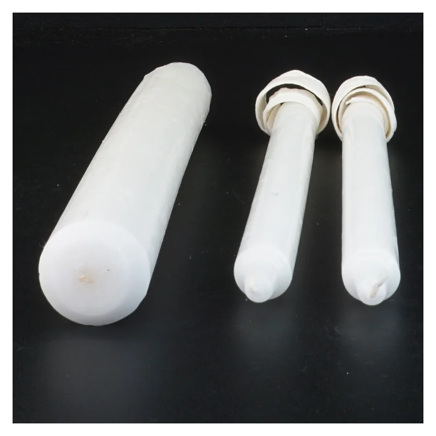 Hvide stearinlys (str. 27 x 4 cm og 23 x 2 cm)