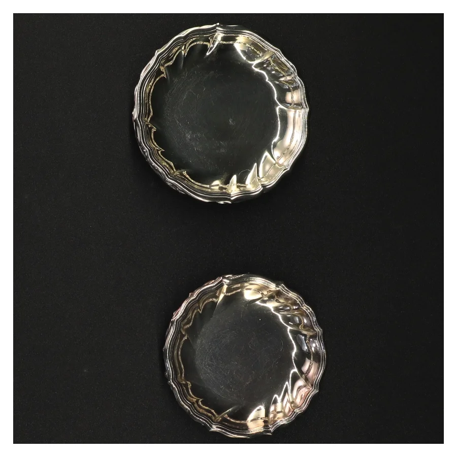 Sølvfarvede bordskånere (str. 8 cm og 7 og en halv cm)