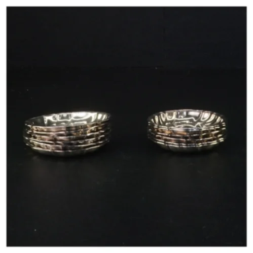 Sølvfarvede bordskånere (str. 8 cm og 7 og en halv cm)