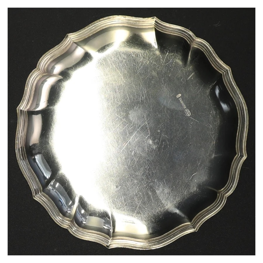 Sølvfarvet metalfad (str. 15 cm)