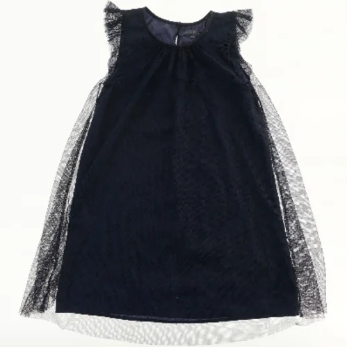 Ærmeløs kjole med flæser og tyl fra Peace Love Joy (str. 128)