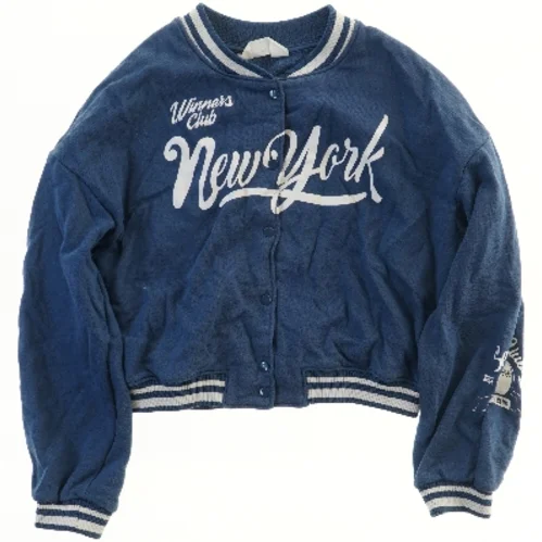 Bomberjakke med New York print fra H&M (str. 146)